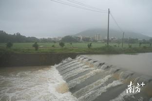 阿里纳斯谈里弗斯：雄鹿防守还那样 进攻却不如之前了